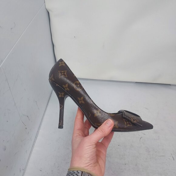 Louis Vuitton Brown LV Monogram Louise Pump - Picture 4 of 12